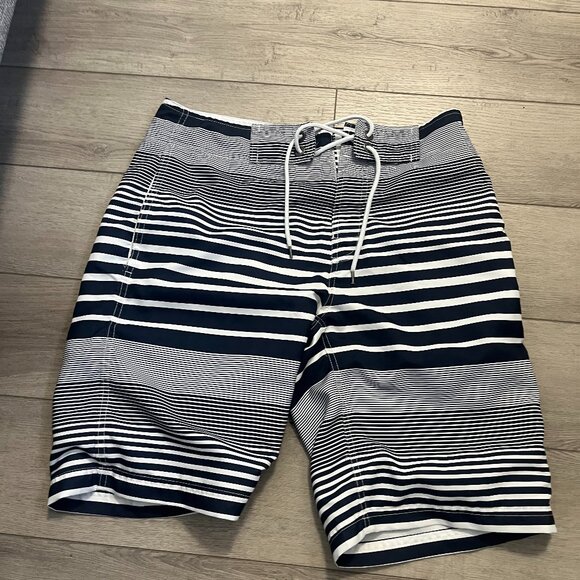3/$20 Gap Mens Blue & White Striped Board Shorts Size Small EUC!!! - Picture 1 of 5